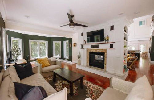 The Athena Hideaway - hottub, firepit, lake & racetrack - Foto 36