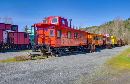 Couples Escape in Railcar, 13 Mi to Mount Rainier! - Photo 20