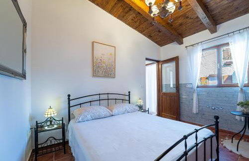 Charming Villa with Private Garden & BBQ - Foto 21