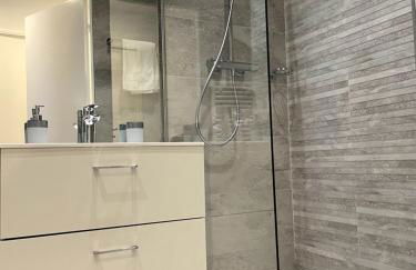 Très bel appartement T2 de standing entièrement meublé à 5 min à pied du centre. - Foto 7