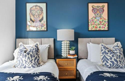 LONG TERM STAY SPECIAL OFFER AVAILABLE! 5-Bedroom Spacious, Stunning Design, Sociable Areas & Cosy House Near South Downs Park, Sleeps 11 with GAMES Room, PRIVATE PARKING and GARDEN - by Blue Puffin Stays - Foto 2