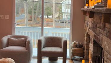 Poconos Modern Chalet I Hot Tub I Home Theater I Fenced Yard I Pet Friendly - Foto 3