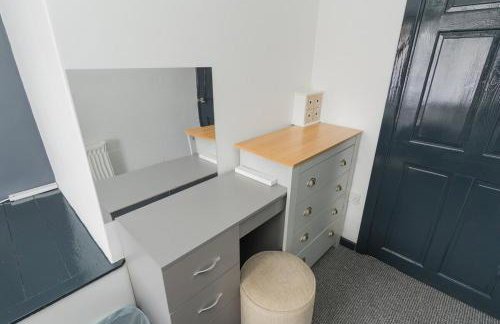 Home from Home 3-Bedrooms free parking Garden Sleeps up to 8 - Foto 11