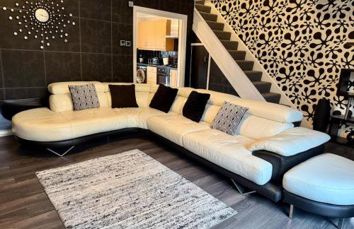 Stylish 3-Bed Family Pet-Friendly Home with Garden - Foto 18