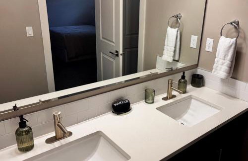 North End blue -Hot Tub - Fire Pit - Downtown -4BR - Photo 35