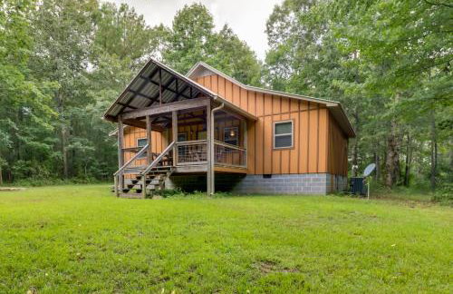 Serene and Secluded Alabama Cabin with Covered Deck! - Foto 27