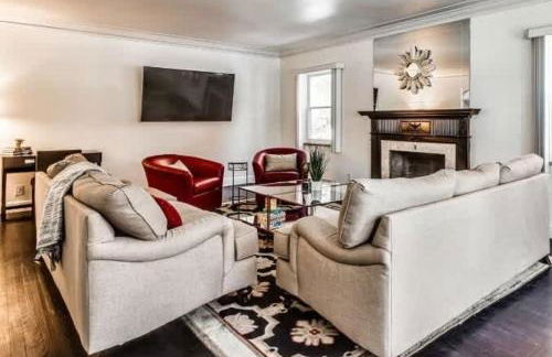 Spacious 5BR - Sleeps 10 - University District home - Photo 6