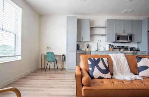 Comfortable 1BR Suite w Pool Parking Gym 08 - Foto 10