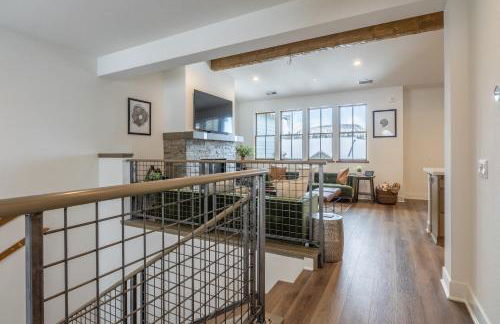 Newly Built Updated 3 Bed 2 and a half bath Creekhouse at Snowcrk Resort 1463 Amazing Mountain Views - Photo 16