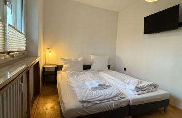 ALL IN APARTMENTS 4 Schlafzimmer mit Terrasse ,Küche, Bad, Würzburg, Versbach - Foto 1