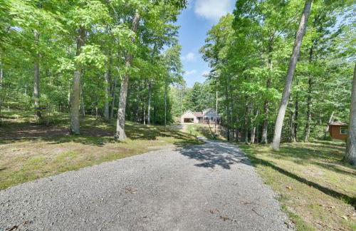 Roscommon Retreat with Deck about 1 Mile to Higgins Lake - Foto 32