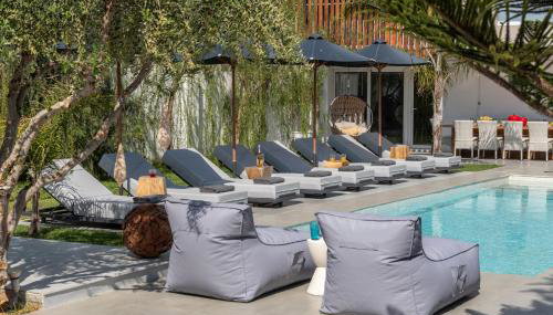 Hypnosis Beachside Villa with Private Heated Pool - Foto 3, Garden, sunbed, Garden view