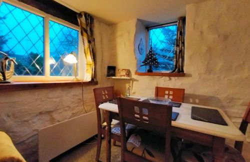 Yr Hen Efail - Quirky Old Smithy cottage near forest walks, cycling & lakes - Foto 8