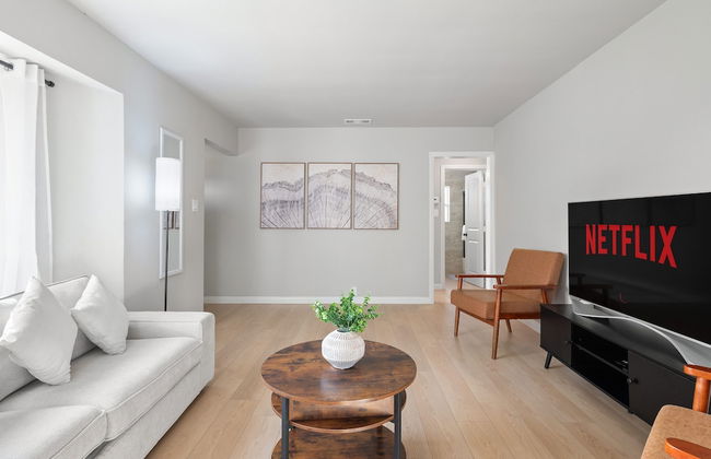 Luxury Modern Retreat w Spacious Yard Premium Comfort - Foto 3