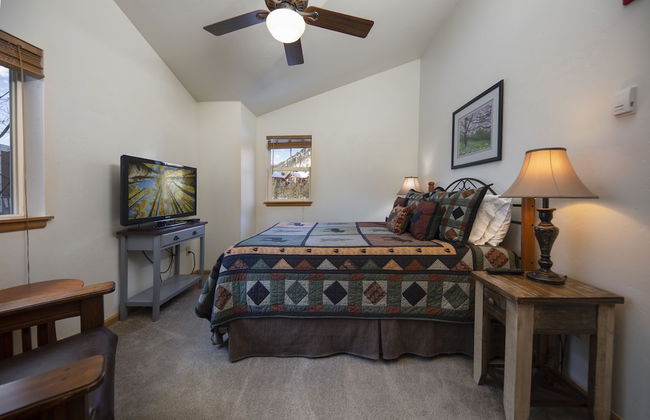 Streamside Lane Condos by CRMR - Foto 7