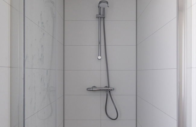 Chalet by Pond in Eindhoven Holiday Park - Photo 10