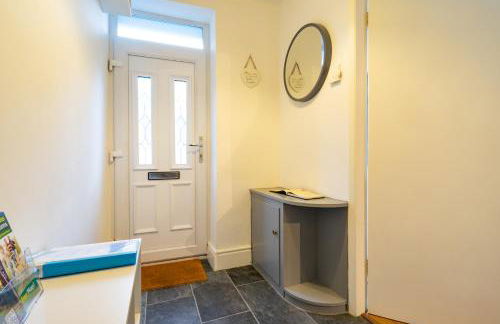 Newly-renovated, mid-terrace cottage in Porthmadog - Photo 5