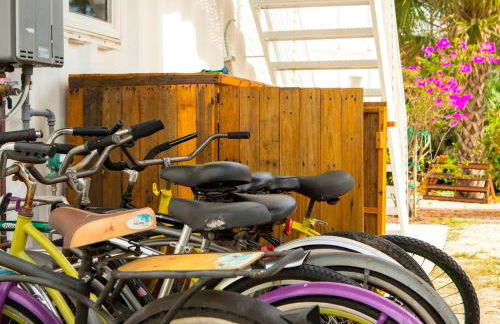 Upcycled Shipping Containers Transformed into a Glamping Home for a Unique Florida Vacation - Foto 2