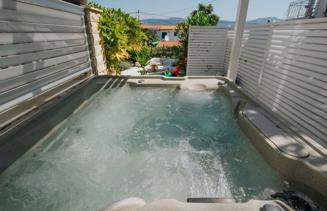 Holiday Apartment With a Private Terrace & Hot Tub, Near the Beach - Foto 22