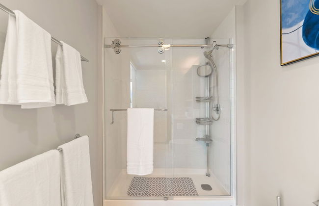 Sky Ala Moana 4209 2 Bedroom Condo by RedAwning - Photo 18