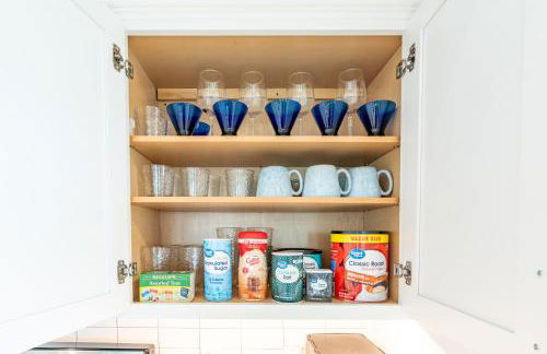 RiverWalk PentHouse Oasis w/Free Parking Gym Pool - Photo 8