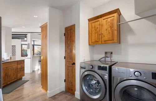 Red Rock Retreat with Hot Tub & New Pool Coming late March - Foto 54