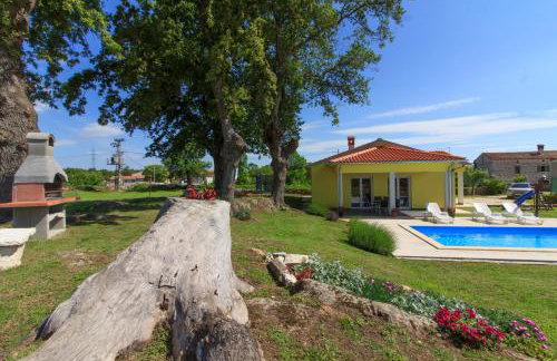 Cozy villa Paradiso with pool immersed in the greenery - Foto 6