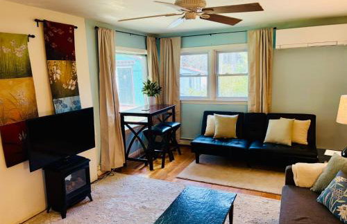 Private Green Cottage near downtown - Photo 8