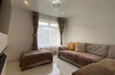 3 Bedroom House - Photo 3