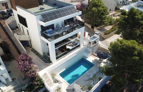 Luxury Beachfront Villa Carlisa - Photo 16