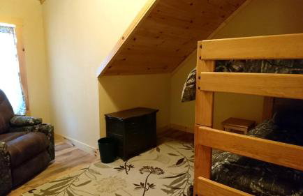 Stunning Private Cabin Getaway with Gorgeous Fireplace near Quincy, Illinois - Foto 10