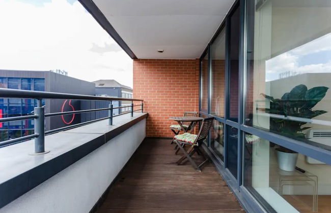 Vivid Apartment in Central London - Photo 16