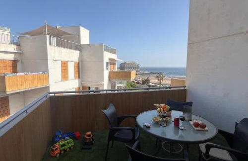 Stunning Chic Penthouse retreat in front of the beach - Foto 21