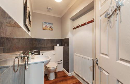 Hazelglade Cottage - Hot Tub, Games Room, Pet Friendly - Photo 14