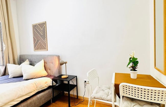 Comfy 4BR 10 Min Transport to Stadthalle - Photo 5