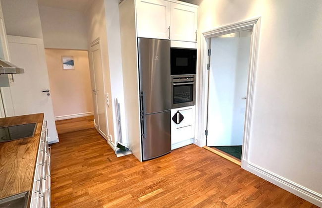 Luxury Apartment in City - Photo 8