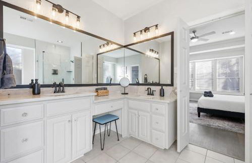 Luxury Backyard Pool & Patio Oasis 4-BD - Foto 23