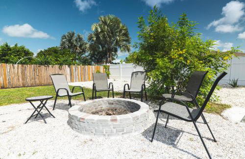 Golfers Paradise 4-hole PUTT-PUTT, Mega Chess with huge backyard, hammock - Photo 3