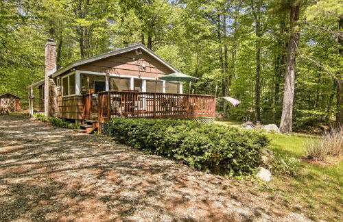 Pet-Friendly Cabin with Fire Pit, BBQ and Great Deck! - Foto 17