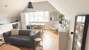 Four Bedroom Apartment in Fantastic Location - Foto 1