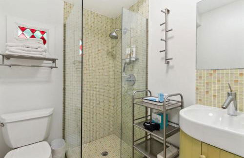 Rare Downtown Oasis | Private Pool + Parking - Foto 24