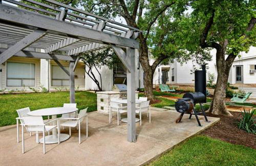 SoCo Chic Apartment Suites Close to Downtown - Foto 27