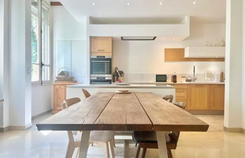 Bourgeois House - 16 personnes, Piscine, 6 chambres, 8 lits, 4 SDB, Centre-ville, CLIM - Foto 15