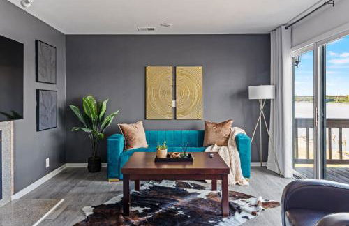 New Renovated 5BD Home with Hot Tub Sauna & Game Rm - Foto 31