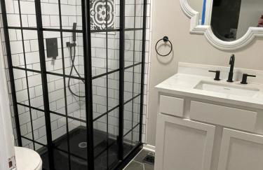 Clayton's 1910 Restored Mill House-near Burlington - Foto 19