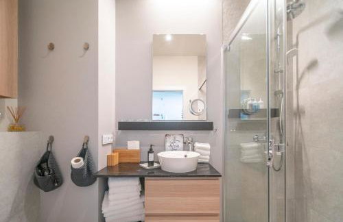 Elegant apartment with private garden, AC and garage, near airport - Foto 33