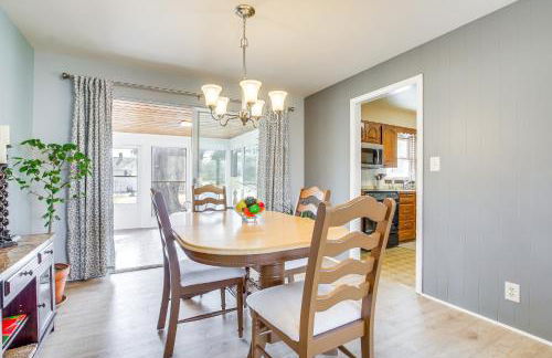 half Mi to Boat Launch Family Getaway in Menasha! - Foto 9