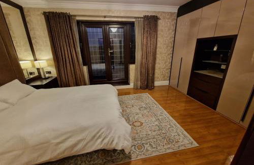 5 Bed 5 Bath Luxury Home Near Heathrow Free Parking - Foto 21