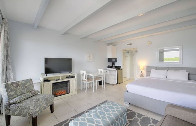 209 Little Harbor Inn - Photo 3