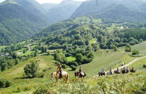 Bel appartement T2 refait à neuf avec piscine couverte de juin à fin septembre, près des stations de ski avec navette et draps et serviettes compris - Foto 39